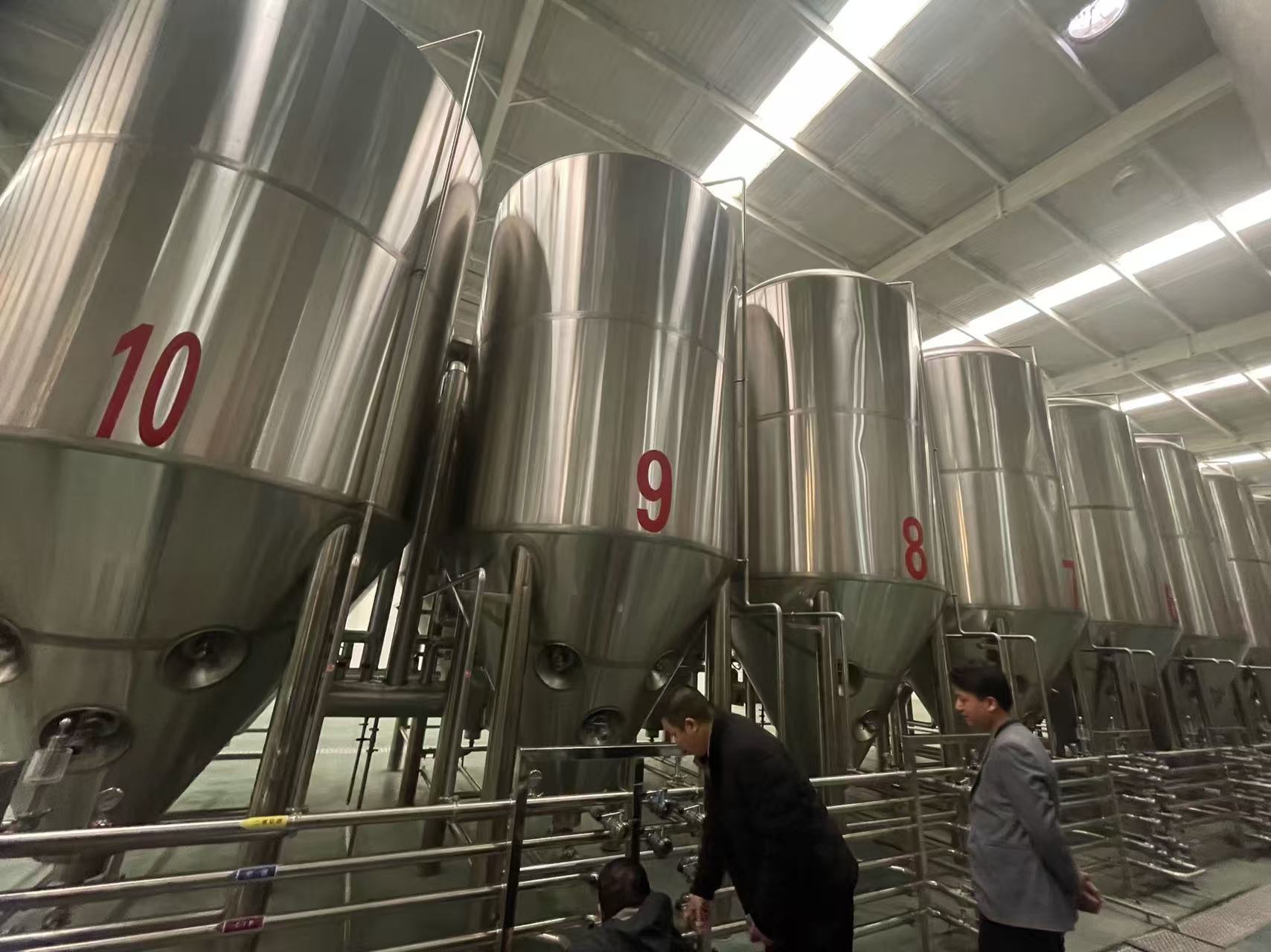 涪陵精酿啤酒设备厂—平面布置、设备设计、制造、调试、培训等一条龙服务